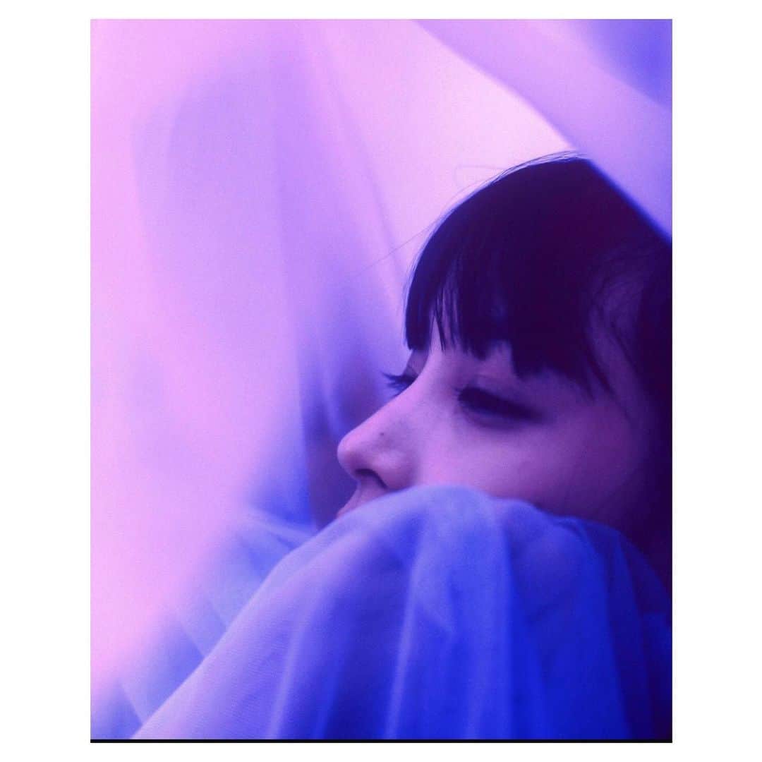 モーガン茉愛羅さんのインスタグラム写真 - (モーガン茉愛羅Instagram)「Suzu Hirose 2021 calendar  other cut🦚」2月6日 22時21分 - mfilmms