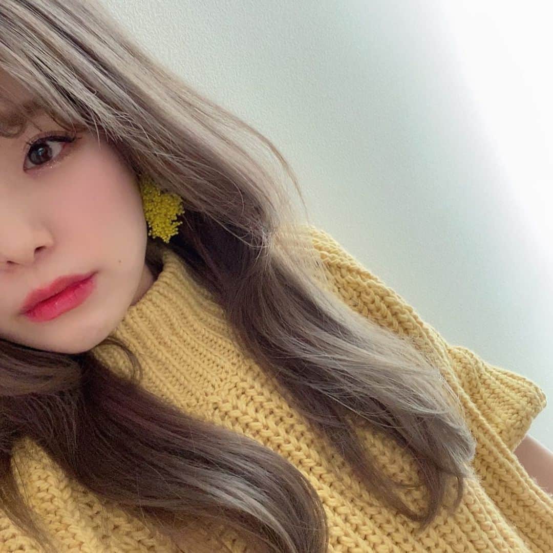 세이스타그램のインスタグラム：「透明感たっっっっぷりなカラー♡H&Mのニットもお気に入り🧶新しく買ったespoirのティントはジュワッとカラーになって韓国アイドルの唇になれる優れもの(保湿しないと妹に口カッサカサと言われます)」