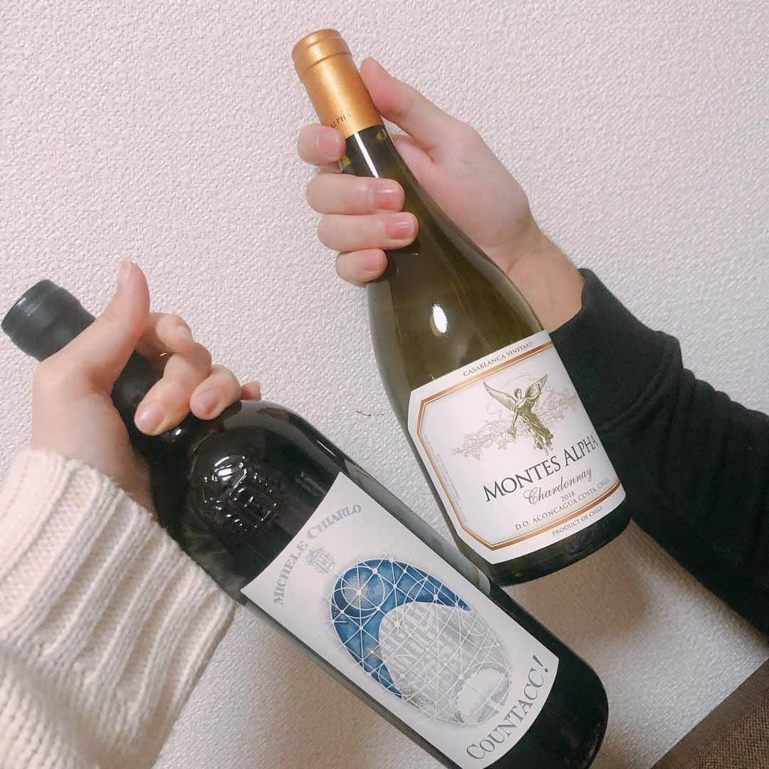 森田紗英のインスタグラム：「_ いい週末🍷 家でゆっくり美味しいお酒と 積もる話。 コミュニケーションは大事。 _ みなさんはどんな週末をお過ごしですか？◎ _ _ #ワイン #カルディ #🍷 #週末 #ガス抜き #積もる話 #おいしい #この時間が大好き #stayhome」