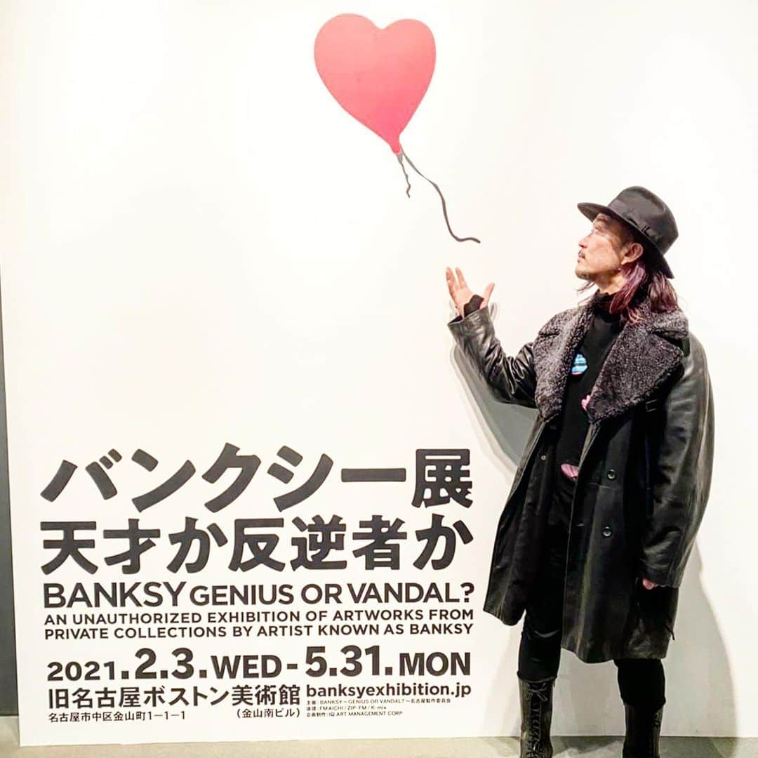 クリスタルボーイさんのインスタグラム写真 - (クリスタルボーイInstagram)「@banksy @commedesgarcons  @yohjiyamamotoofficial   バンクシー観てきました  ポップアートと言うべきかストリートアートと言うべきか…  答えは彼の中にしかありませんね　  凄く刺激になりました」2月6日 22時30分 - crystalboybpm