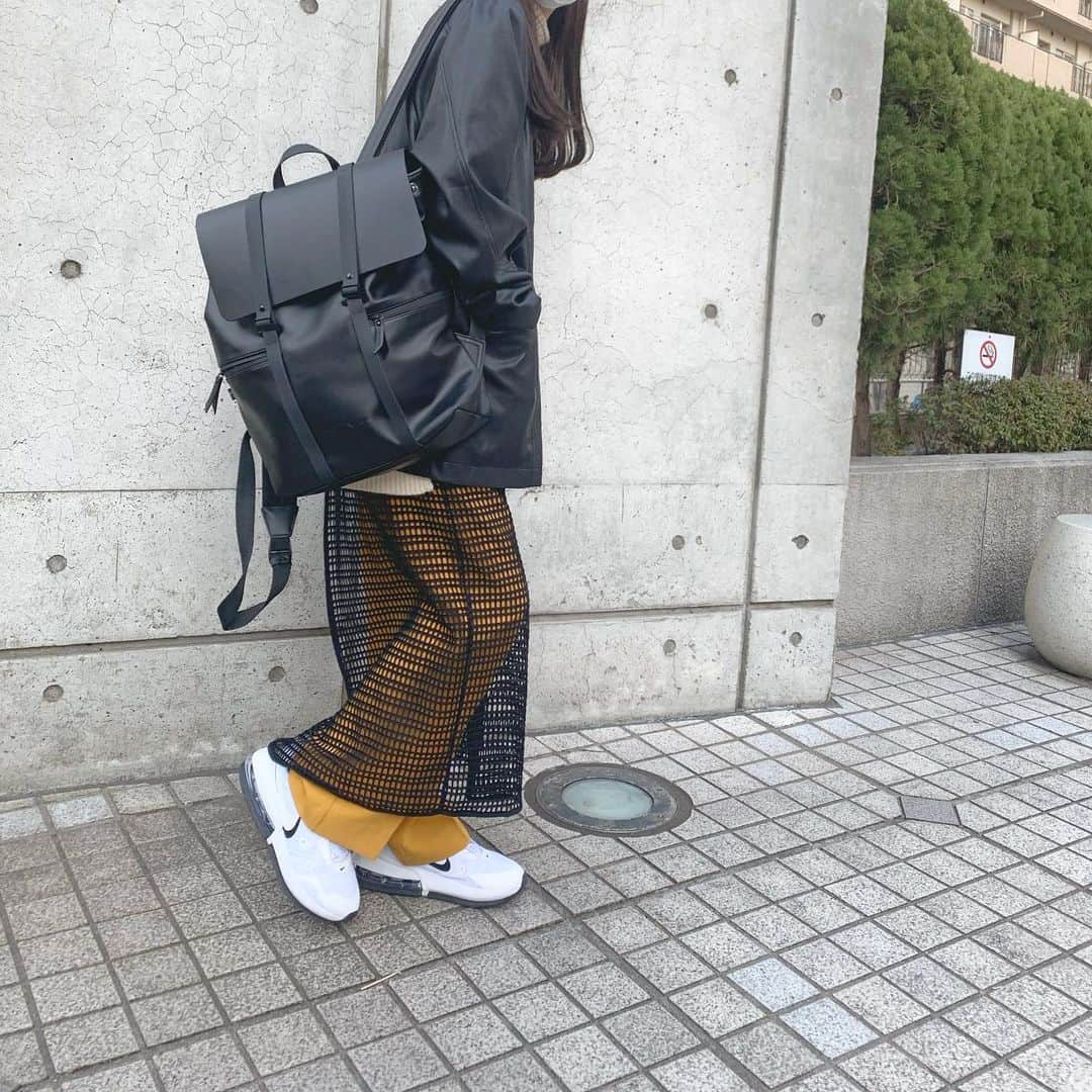 佐藤里緒菜のインスタグラム：「_﻿ @gastonluga ﻿ 毎日PC持ち歩くからやっぱりリュックが楽﻿ ﻿ 2/16まではバレンタインキャンペーンで、﻿ 15%コードと合わせて最大25%off✌🏻✋🏻﻿ code: RON15 （突然のロン…）﻿ ﻿ 送料完全無料&国内配送で安心です◯﻿ #GastonLuga #ガストンルーガ #リュックサック#バックパック #ビーガンレザー」