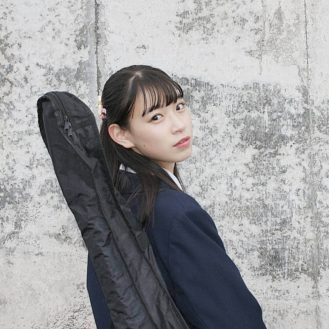 のインスタグラム：「もうすぐテストだぁ〜( ´ •̥  ̫ •̥ ` ) . . #instagram  #instagood  #instalike  #jc #jc2 #sjc #model  #ファッションモデル #モデル  #中学生 #06line #熊井戸花  #スクールヘアアレンジ #ヘアアレンジ  #ハーフアップ #制服」