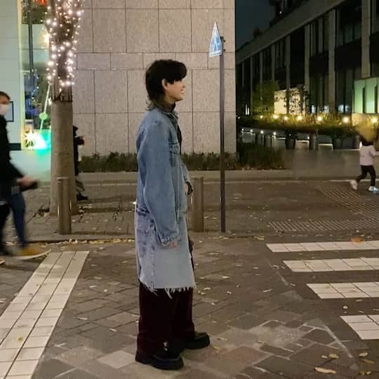 バトシンのインスタグラム：「MV出るまで待っててよー」