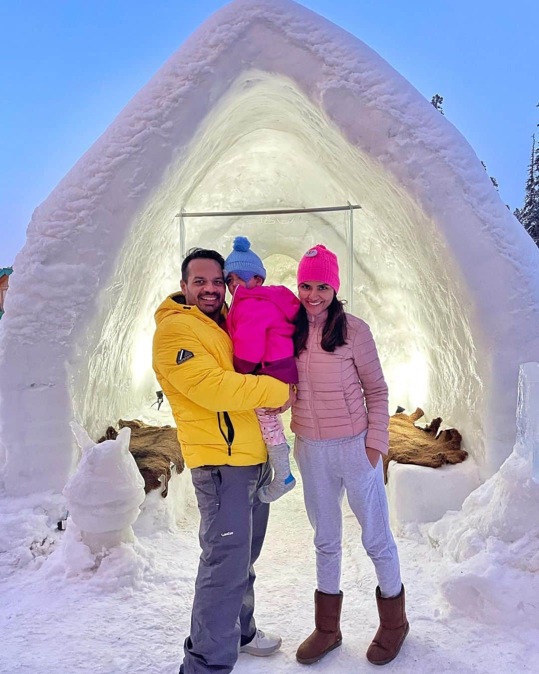 Gaurav Tanejaのインスタグラム：「Chickloo in the Igloo  #flyingbeast #snow #Igloo #kashmir」