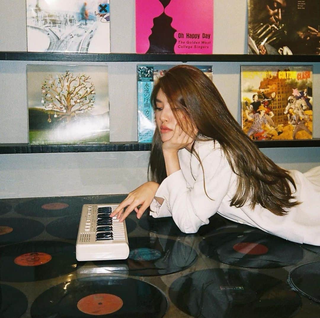 グレース＝カンクラオのインスタグラム：「🎵🎶📀💿 @y25musicspace #supernanfilms」