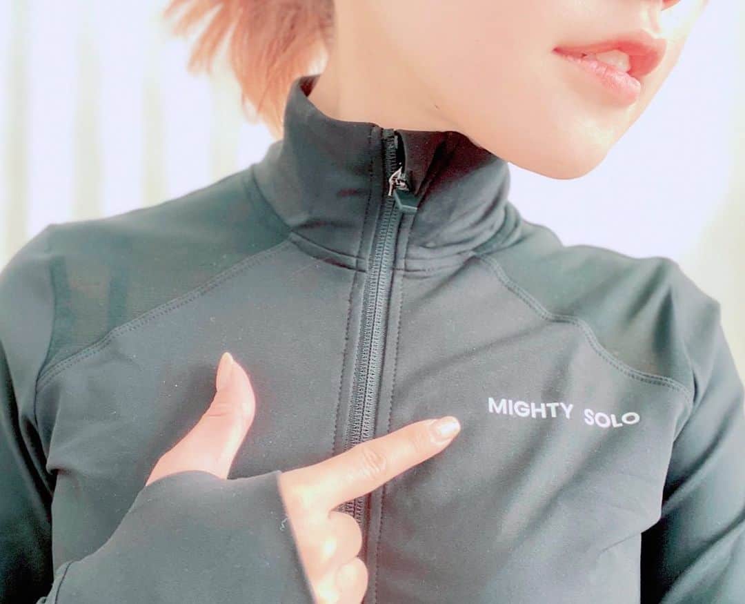 笠原美香さんのインスタグラム写真 - (笠原美香Instagram)「ランニング日和🏃‍♀️ 花粉がそろそろ気になる季節だけど、身体を動かして健康的にね❤️  スウェーデンのおNEWなトレーニングウェア🇸🇪でるんるん♪後ろが透けててお気に入り😊  バレンタインキャンペーンで2/14までお得だよ🎁 ▶︎▶︎ @mightysolo  セットご購入で10％OFF※クーポン併用で25%OFFらしいので気になる方はぜひ🙌 ディスカウントクーポンコード:mika.k15  #mightysolo #Sweden #training #running #trainingwear #iammightysolo #helthylifestyle #PR」2月6日 14時00分 - mika.k419