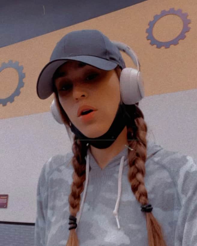 ヤネット・ガルシアのインスタグラム：「It’s easy to start, but it’s harder to keep going!!!! Your inside voice will say “ Stay home, have some ice cream, watch Netflix”. That’s when you know that you need to get up and do what your need to do, push yourself ❤️」