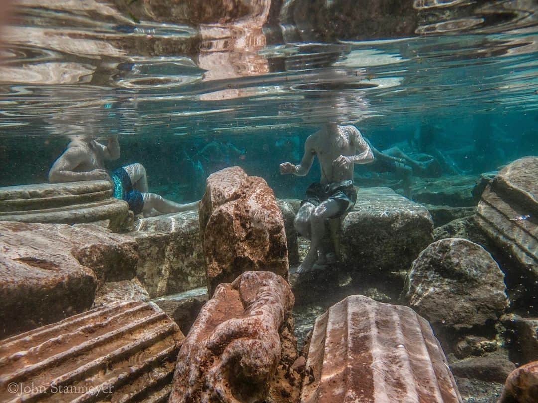 ジョン・スタンメイヤーさんのインスタグラム写真 - (ジョン・スタンメイヤーInstagram)「No, I am not an underwater photographer. Only able to imagine being talented like my colleagues Cristina Mittermeier @mitty, her partner, @paulnicklen, the amazingness of @daviddoubilet and his partner, @jenniferhayesig. And while I am at it, delusional, I could be @brianskerry. Once I was in southwest Turkey for @natgeo working on the #sacredwater story. I flew to Turkey primarily to visit the Hierapolis Pamukkale hot springs, where people come to lounge about in the warm waters of what once was a Roman city. When arriving, the scene was so uninteresting…all the ruins from the 2nd century BC were underwater. More problematic - I didn't have an underwater camera. Bored by the photography from above water, I had to problem solve…rapidly. For some reason, I had brought along a little Canon camera called a G10 and remembered it could photograph in raw format. But it wasn't waterproof whatsoever. I came upon an idea…find a plastic food storage container that seals really well… find the thickest rubber kitchen gloves possible… and find someone who sells and can cut glass to make an underwater camera housing. Gathering the gloves and container at a small food store, all the pieces came together when I found a man who oddly sold only two things…bed cushions and sheets of glass. Oh, and he also had silicon and kindly helped me glue the contraption together. The next day, I returned to Pamukkale, carrying into the warm waters a sandwich container with one rubber finger glued inside a hole to press the camera button. I couldn't see through the viewfinder and composed pictures from the camera screen through the milky clear plastic container…and that's how I became a wannabe Christina, Paul, David, Jennifer, Brian. Unfortunately, my career as an underwater photographer lasted about 30 minutes, only enough time to make a few meaningful moments of people sitting upon history, until the hot water began to unseal the glass, and the sandwich box flooded:) ⠀⠀⠀⠀⠀⠀⠀ @natgeo @turkey #HierapolisPamukkale #hierapolis #pamukkale #hotsprings #romanruins #underwaterphotography #wannabe #fromthearchives」2月6日 14時07分 - johnstanmeyer