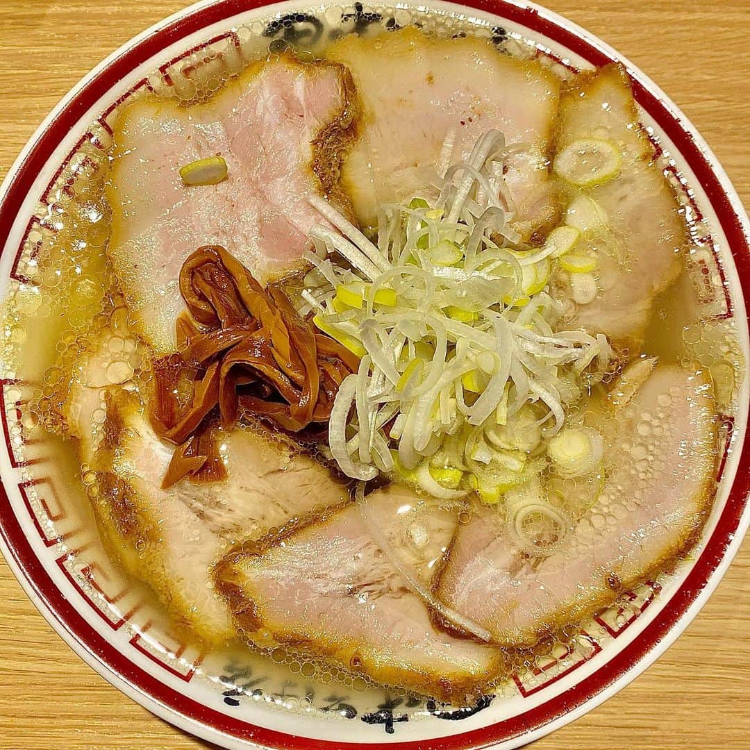 原あやののインスタグラム：「肉の渦。旨みのスープ。ありがとうございます 現実逃避してきます  #はらーめん #ラーメン#ラーメン部#ラーメン女子#めんすたぐらむ#2021#飯テロ#ラーメン部#肉そば」