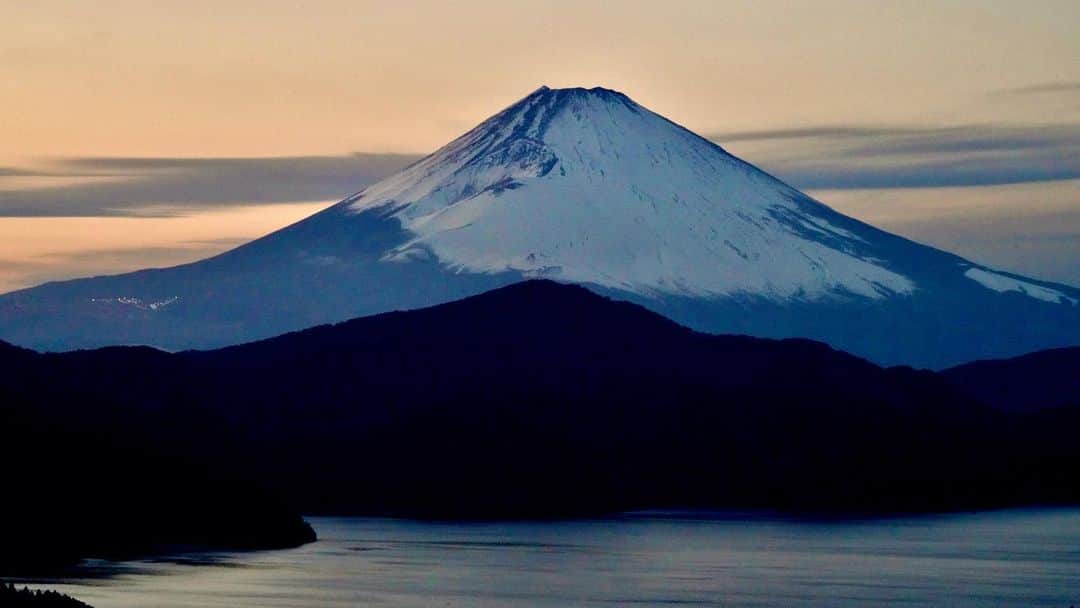 けらえいこさんのインスタグラム写真 - (けらえいこInstagram)「車で箱根。インスタでよく見る富士山ってどこから撮ってるのかな？とずっと思ってたんですけど、ついにそこへ行けました（２枚目）😍✨」2月6日 14時58分 - keraeiko