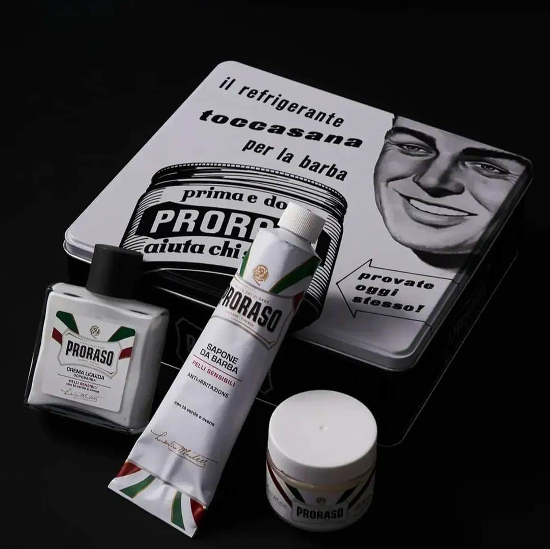 Proraso Japanさんのインスタグラム写真 - (Proraso JapanInstagram)「こだわり男子にとって欠かせないのが、毎日のシェービングタイム。  バレンタインプレゼントにオススメなのが、Prorasoセレクションボックス。  クラシカルながらもイタリアらしい洒落たパッケージデザインがギフトにぴったりです。  #proraso #prorasousa #prorasofirenze #シェービングクリーム #シェービング #ProShave #Italian #ItalianShave #イタリア製 #バーバースタイル #バーバーショップ #髭脱毛 #メンズスタイル #シェービングフォーム #Barber #メンズヘアスタイル #ヒゲ男子 #ヒゲ #BarberShop #ヒゲ脱毛 #メンズヘア #シェービングエステ #おしゃれさんと繋がりたい」2月6日 15時44分 - prorasojapan