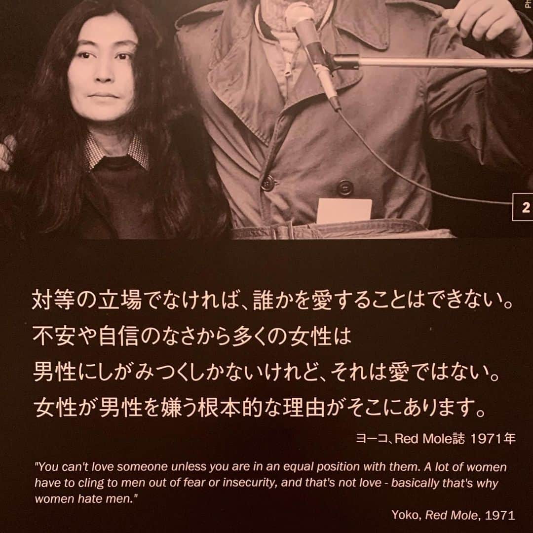 永瀬沙世のインスタグラム：「美術館に数時間入り浸って言葉・メッセージを 端から端まで食い入るように見た。  DOUBLE FANTASY – John & Yoko 展  誘ってくれた　 @fuyurikobayashi ♡Thx」