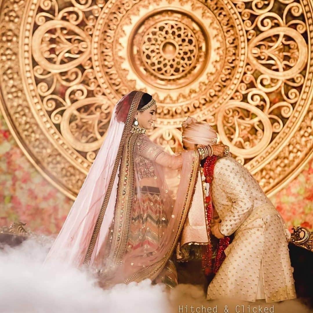Indianstreetfashionさんのインスタグラム写真 - (IndianstreetfashionInstagram)「We love people in love ♥️ #indianstreetfashion @indianstreetfashion #indianwedding  #wedding #weddingsofinstagram #instawedding  #covidweddingplanning #bridesofindia #bridesofinstagram #indianbridaloutfit #weddinglook  #bridestyle #weddingtrend #trend #jewellery #weddinginspo #weddingplanner #weddingblogger #destinationwedding #weddingchoreography #sangeetperformance #bridaljewellery #couture #weddingjewellery #weddingshopping #weddingseason #wedding2021 @hitchedandclicked」2月6日 15時50分 - indianstreetfashion