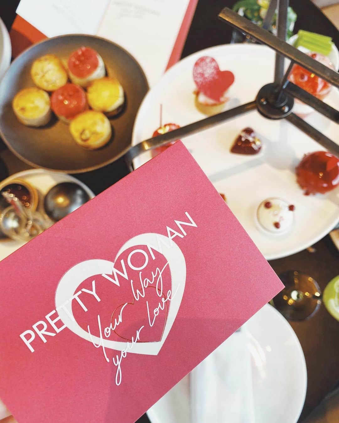 のインスタグラム：「Pretty Woman  Afternoon tea🫖🍓🧁🤍 @fsotemachi   .  Collaboration with @fredjewelry💎  いちごづくしの贅沢な アフタヌーンティー🤤🤤 素敵な時間を過ごせましたっ♡  We spent an awesome afternoon enjoying the "Pretty Woman Afternoon Tea" 🤍🤍🤍」