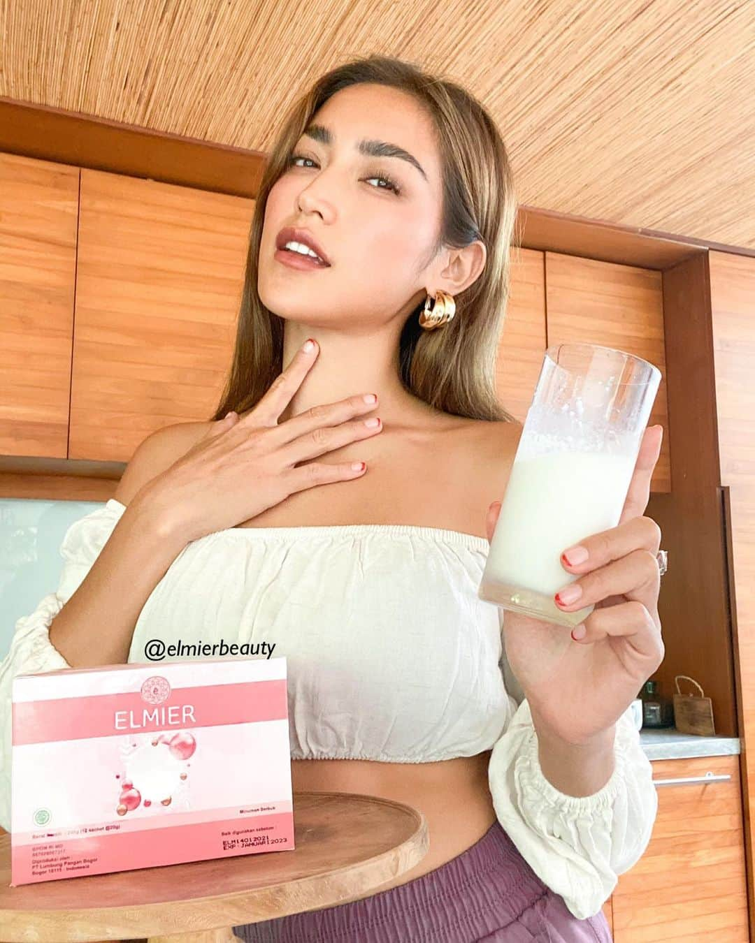 ジェシカ・イスカンダルさんのインスタグラム写真 - (ジェシカ・イスカンダルInstagram)「Love Elmier Collagen by @elmierbeauty ❤️ Get glowing, the world needs your magic ✨ - Rahasia kulit ternutrisi sehat dari dalam dengan Elmier Collagen 🎀 . . . Handled by @iconic_sister」2月6日 15時56分 - inijedar