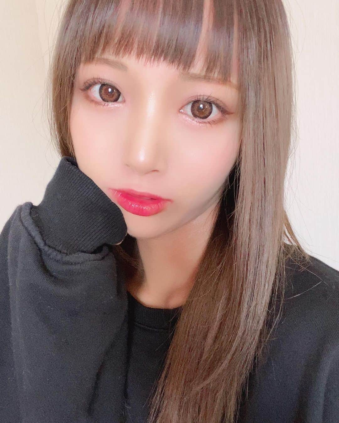 鈴木りんだのインスタグラム：「前髪短いの慣れてきた」