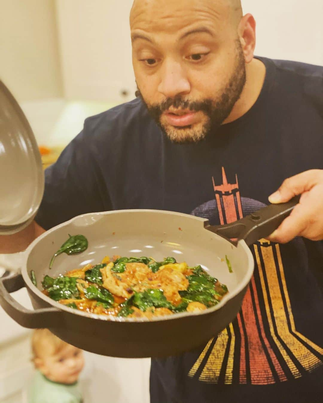 コルトン・ダンさんのインスタグラム写真 - (コルトン・ダンInstagram)「Baby Gordon Ramsey looks on, unimpressed.  #alwayspan #ourplace #family #dad #homecooked #sunbasket」2月6日 16時12分 - captdope