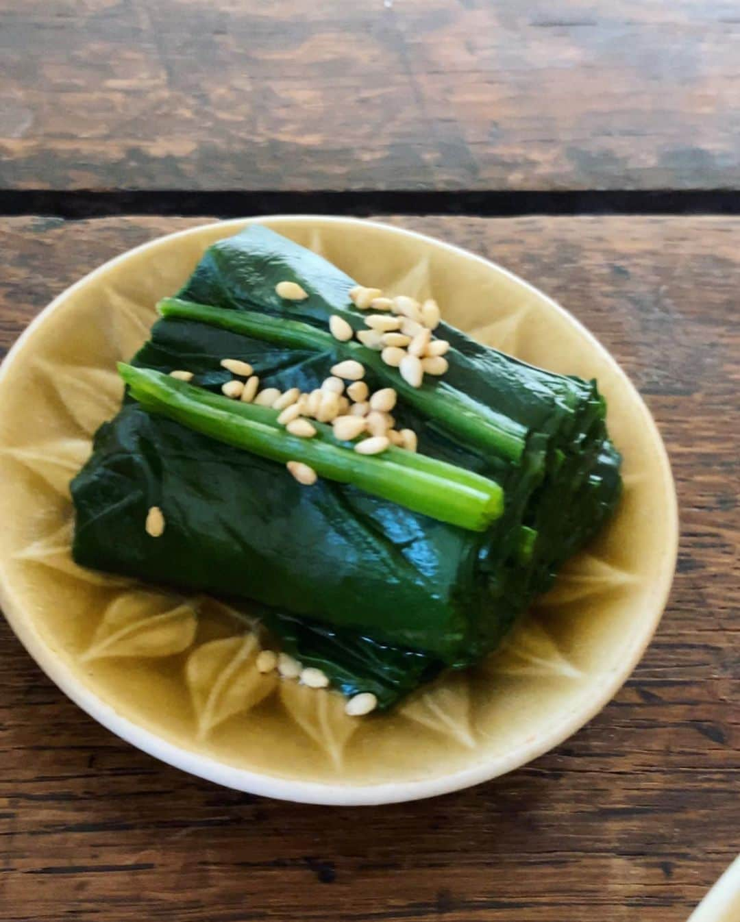 Chinamiさんのインスタグラム写真 - (ChinamiInstagram)「Japanese Vegetable Lunch #vegetables #野菜　#ランチ . 「野菜の常備菜ランチ」 . 隠れ家的な「豆腐DELI」では 自家製豆腐をふんだんに使い 日々思いついた常備菜を スパイス効かせながら あれこれ創作しております。 . 心を込めて盛り沢山 彩豊富な常備菜をご用意しておりますので 小さな小さな文字で書かれた 「豆腐DELI」の真四角な看板を見かけたら ぜひぜひご来店くださいませね お待ちしております♡ . #夢のお話 #豆腐 ＃楽しいおうち時間を😊 .」2月6日 16時12分 - chinamiphoto