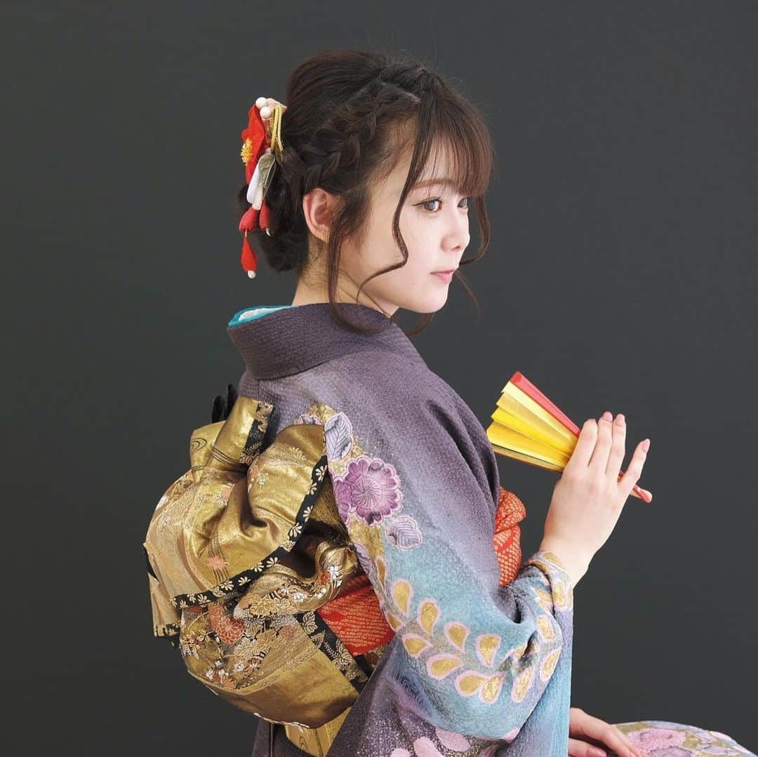 宮川里奈のインスタグラム：「今更ですが振袖で撮ってもらったやつです😌 ・ ・ ・ ・ #成人式 #前撮り #振袖」
