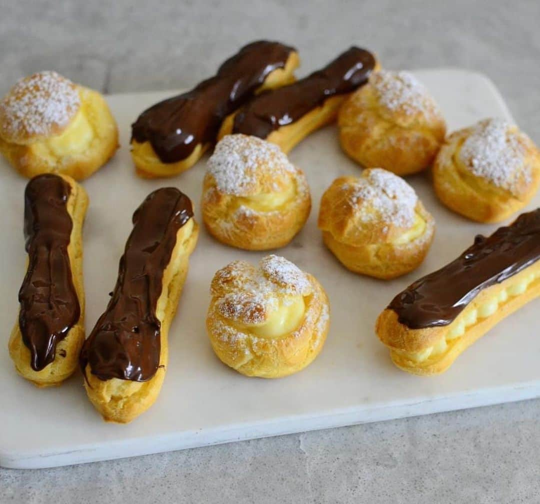 Rie's Healthy Bento from Osloのインスタグラム：「Petite choux a la creme and mini chocolate Eclairs 🇫🇷 #homemade #homebaked #chouxpastry #chouxcream #シュークリーム #おかし作り #エクレア #cakes #cakestagram」