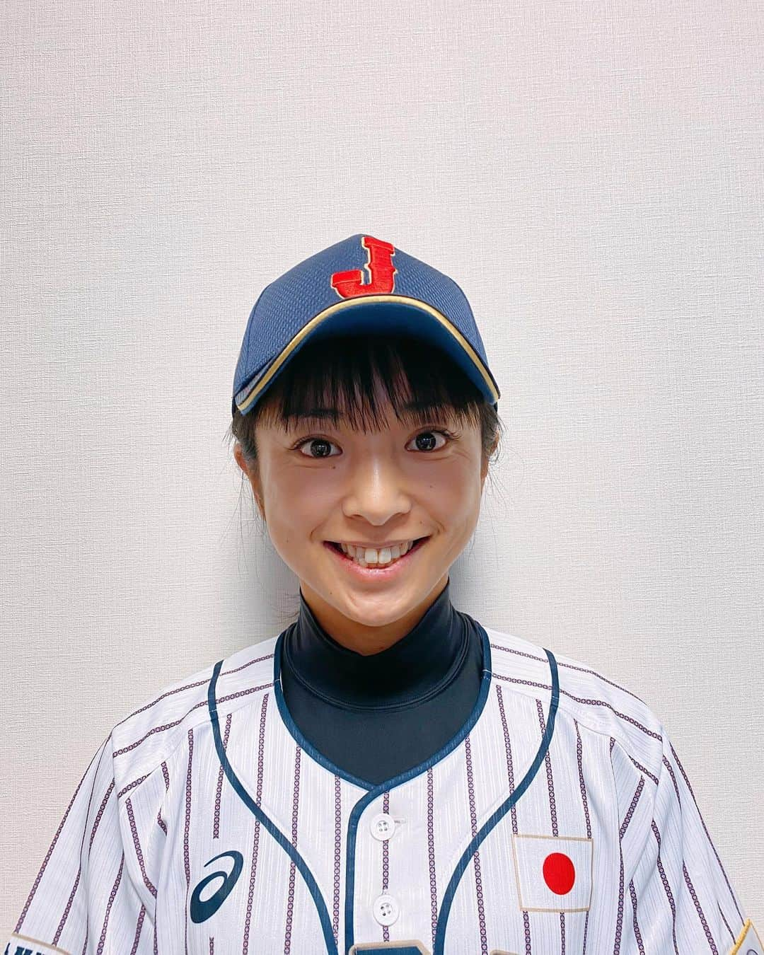 片岡安祐美さんのインスタグラム写真 - (片岡安祐美Instagram)「⚾︎❣️  3/6広島県廿日市市にて行われる、侍ジャパン女子代表野球教室に参加させていただきます！！  2021年3月6日(土)14時〜 佐伯総合スポーツ公園野球場  写真撮るために、10年ぶりくらいにユニホーム着させてもらいました😎💦 日の丸ってやっぱりシャキッとする！ と同時に、どんな顔したらいいかわからんで照れた💦 選手時代の気持ちを思い出しました🍀  当日たくさんの野球少女の皆さんにお会いできることを楽しみに、心から祈っています！！  #女子野球タウン #女子野球 #侍ジャパン #女子代表 #野球教室 #マドンナジャパン #全日本女子野球連盟」2月6日 16時29分 - ayumi.kataoka_gg.1