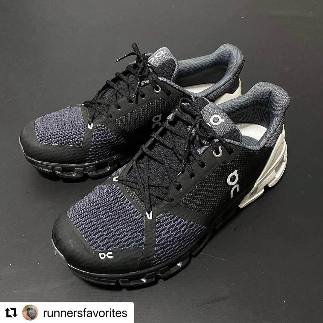 宇野薫のインスタグラム：「ぼくのランナーズフェイバリット‼️  #Repost @runnersfavorites with @make_repost ・・・ * Runners Favorites ランナーたちのお気に入り  0517 @caoluno   On Cloudflyer オン クラウドフライヤー  「新しくなったCloudflyerはクッション性が更に良くなり、全体のボリューム感も増しています。またモノトーンのカラーリングの中にヒール部分のホワイトが映え、絶妙なアクセントとして効いていてかわいいです」 #onrunning #oncloudflyer #cloudflyer   #オンクラウドフライヤー #クラウドフライヤー」
