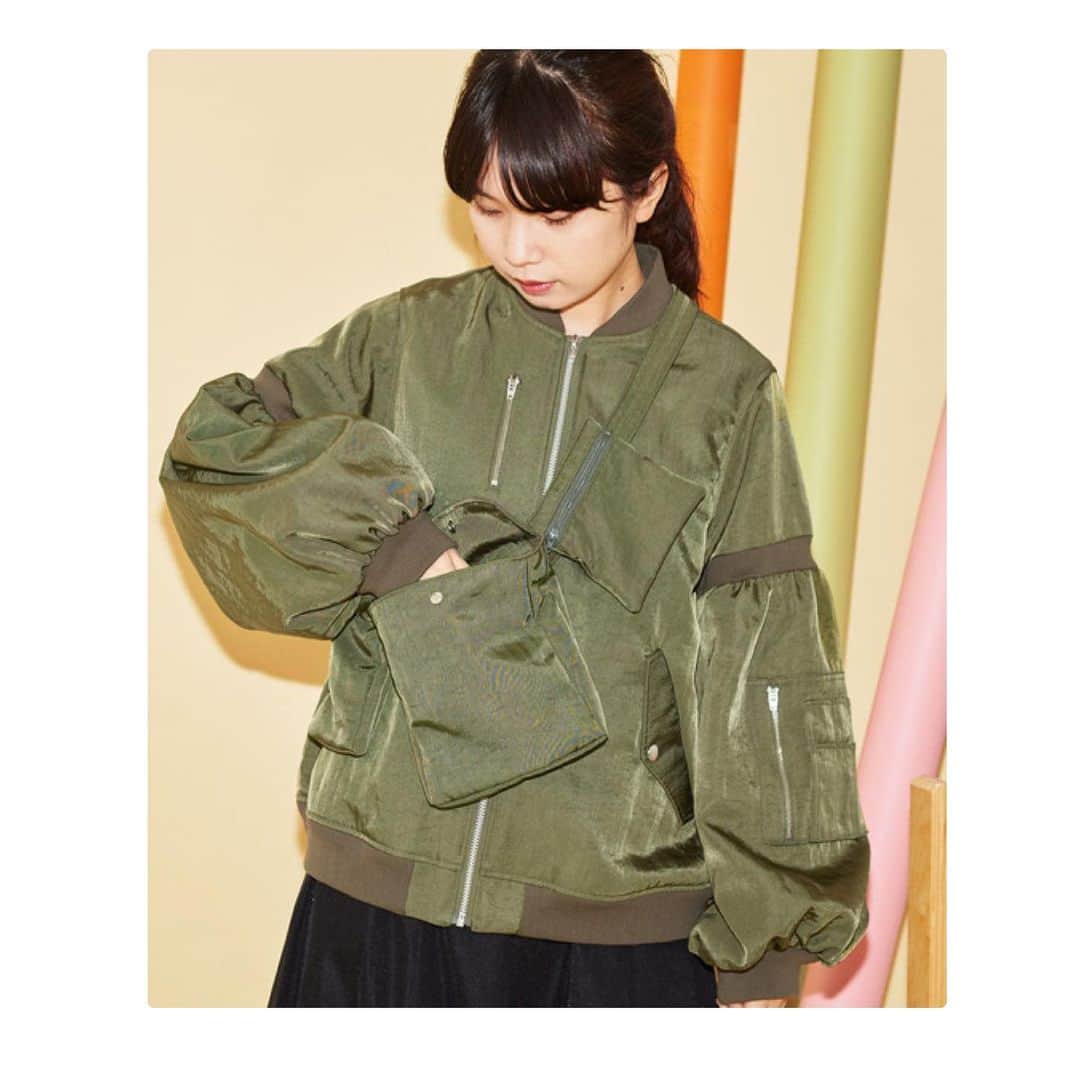 のインスタグラム：「【 new 】  Nylon twill series  ほどよい厚みとしぼ感のある独特な風合い  とにかくシルエットがおすすめのMA-1 サスペンダーが外せてたくさん着まわせるスカート スタイリングのスパイスになるポケットバッグ  MA-1+スカート　MA-1+バッグ　スカート+バッグ など組み合わせて着るのもおすすめです〜  black/khakigreen  MA-1 ¥22000+tax  Skirt ¥16000+tax  bag ¥5500+tax ____________________________  #iamiinfact #latelierdusavon  @latelier_du_savon_official  @ambidex_store」
