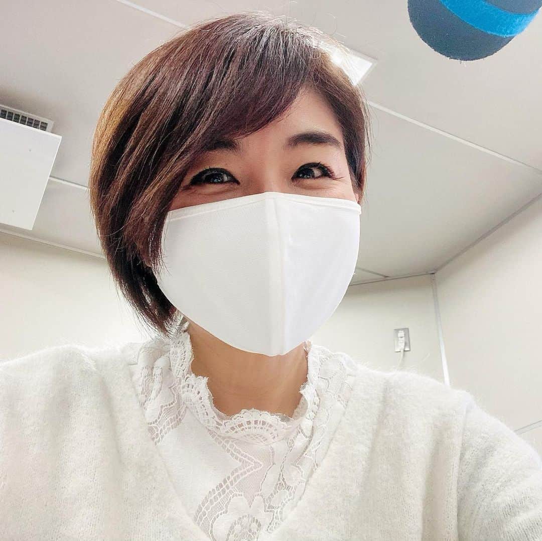 真璃子さんのインスタグラム写真 - (真璃子Instagram)「サタカン📻は、18:00までだよ😉💖 メッセージもお待ちしてまーす🌟 satakan@kbc.co.jp」2月6日 17時00分 - marico2666