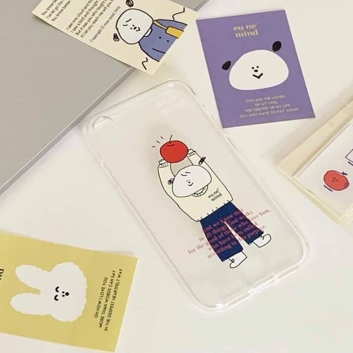 ハルハルのインスタグラム：「ゆるかわキャラクターにきゅん🥺💕韓国雑貨『eune mind』  あんにょん！ ハルハル編集部のみみちゃんですꪔ̤̮ ♡  日本にもじわりと浸透しつつある韓国雑貨『eune mind』 購入する方法は期間限定のオンラインポップアップ🧳🕯 去年も何度か開催していたので今後も注目したいところ！  公式インスグラムをフォローしておくと タイミングを見失わずGETできると思います ˗ˏˋ @eune_mind ˎˊ˗  ※2021年1月末現在はオンラインポップアップは開催しておりません。  毎日使う雑貨だからこそ可愛いものを揃えて 自分の機嫌をとっていきたいよね😌👏  この投稿がためになると思ったら保存をタップしてね♡  ┈┈┈┈┈┈┈┈┈┈┈┈┈┈┈┈┈┈┈  今回の可愛いお写真は、 以下の方からお借りしています♡ ‌ Thanks for… ‌  @_i_am_gram___ さま @niko_1227 さま @m___9817 さま @snoopy_12.23 さま @s____t.o さま @r.daily_ さま @_k_10_14 さま  #ハルスタ や #ハルハル をタグ付けしていただくと、 ハルハルの記事やInstagramに投稿させていただくために ハルハルからご連絡させていただく場合がございます  #하루스타 #하루하루 를 태그하시면 하루하루의 기사와 인스타그램에서 사용할 경우가 있습니다. 사용하기 전에 하루하루로부터 연락을 드리겠습니다.  ┈┈┈┈┈┈┈┈┈┈┈┈┈┈┈┈┈┈┈  #韓国雑貨 #eunemind #韓国雑貨屋 #韓国情報 #韓国好きな人と繋がりたい #パソコンケース #スマホケース #iphoneケース #冬ファッション #手袋 #置き画くらぶ #置き画 #ゆるかわ」