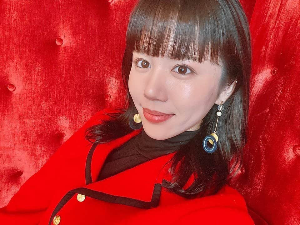 原望奈美さんのインスタグラム写真 - (原望奈美Instagram)「今週放送された #いつありのブラ街 の洋服です🔴 ⁣ ⁣ ⁣ ⁣時期的にはクリスマスでしたね。 とても素敵な場所での撮影でした。 #セントレジス大阪 の #秘密のバー に潜入し、小坂仁水さんと沢山お話しさせて頂きました♡  ⁣ ⁣ ⁣そして今回のピアスも #ハンドメイド で作ったものです✨  反対ひっくり返っちゃったけど ⁣ ⁣ ⁣ ⁣またどこかのタイミングで アクセサリー販売もはじめますのでよろしくおねがいします♡  #赤 #ファッション #いつあり #原田乃叶美 #nozomiharada #handmadeaccessory #ハンドメイド販売 #샐카」2月6日 17時01分 - vo_nozomi