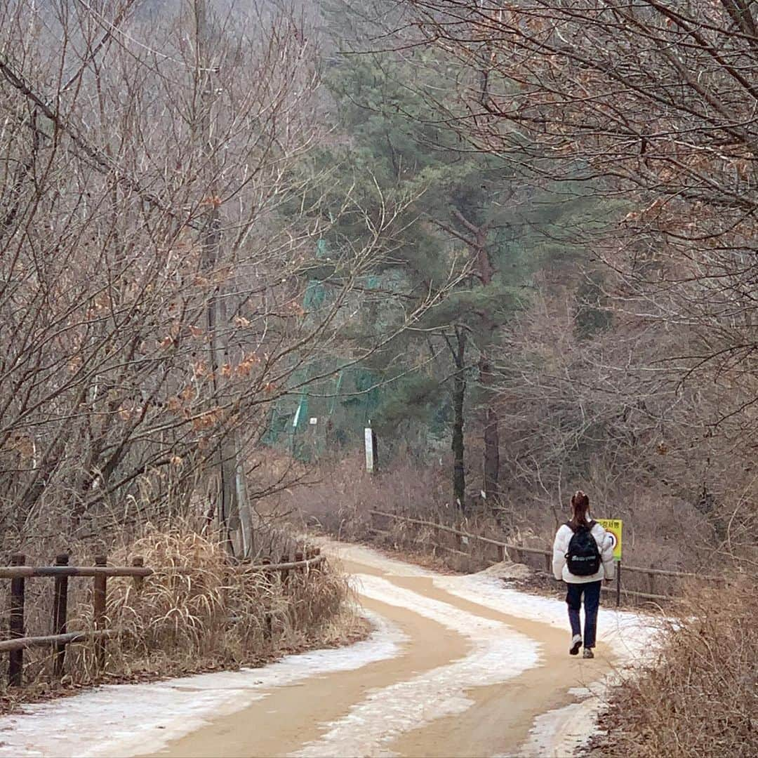 へウォン さんのインスタグラム写真 - (へウォン Instagram)「학교 끝나고 집 가는길 아니고 등산 중이에요..^^😛 #북한산#요즘열심히중」2月6日 17時13分 - minharam_