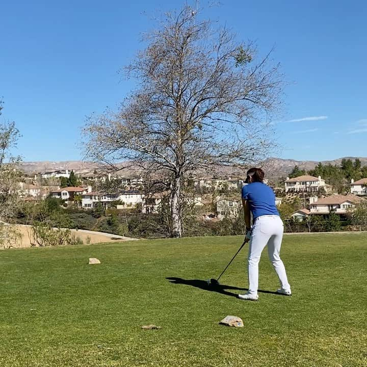 イリー・リーのインスタグラム：「Not bad for a golfer who play once a month lol first golf of the year. #golfer #girlsgolf #golfswing #la #엘에이 #골프 #일상 #여자골프 #골프스윙」