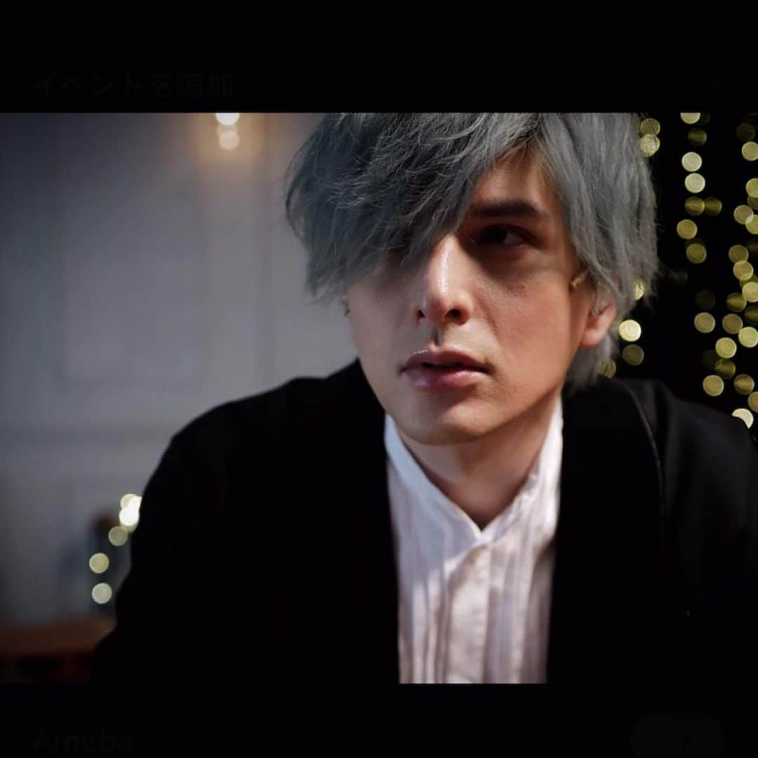 城田優さんのインスタグラム写真 - (城田優Instagram)「髪を銀色に染めました  I dyed my hair silver   Me he teñido el pelo de color gris  #いかがですか #5時間かかった #役作りですよ #髪乾かすのめちゃくちゃ時間かかる #そんなことより #写真の編集難しい #画角が上手く揃えられない #誰か教えて」2月6日 17時21分 - yu_shirota