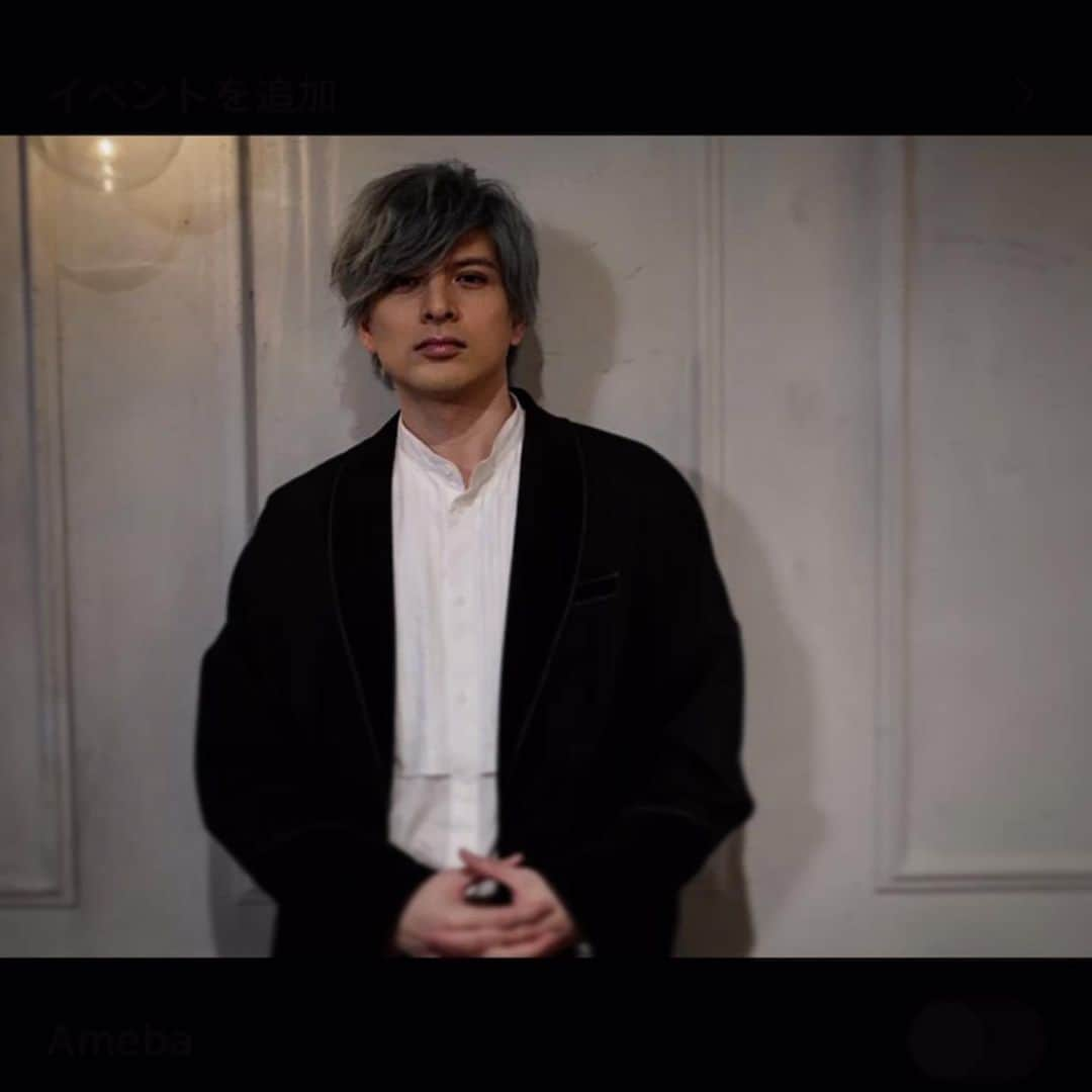 城田優さんのインスタグラム写真 - (城田優Instagram)「髪を銀色に染めました  I dyed my hair silver   Me he teñido el pelo de color gris  #いかがですか #5時間かかった #役作りですよ #髪乾かすのめちゃくちゃ時間かかる #そんなことより #写真の編集難しい #画角が上手く揃えられない #誰か教えて」2月6日 17時21分 - yu_shirota