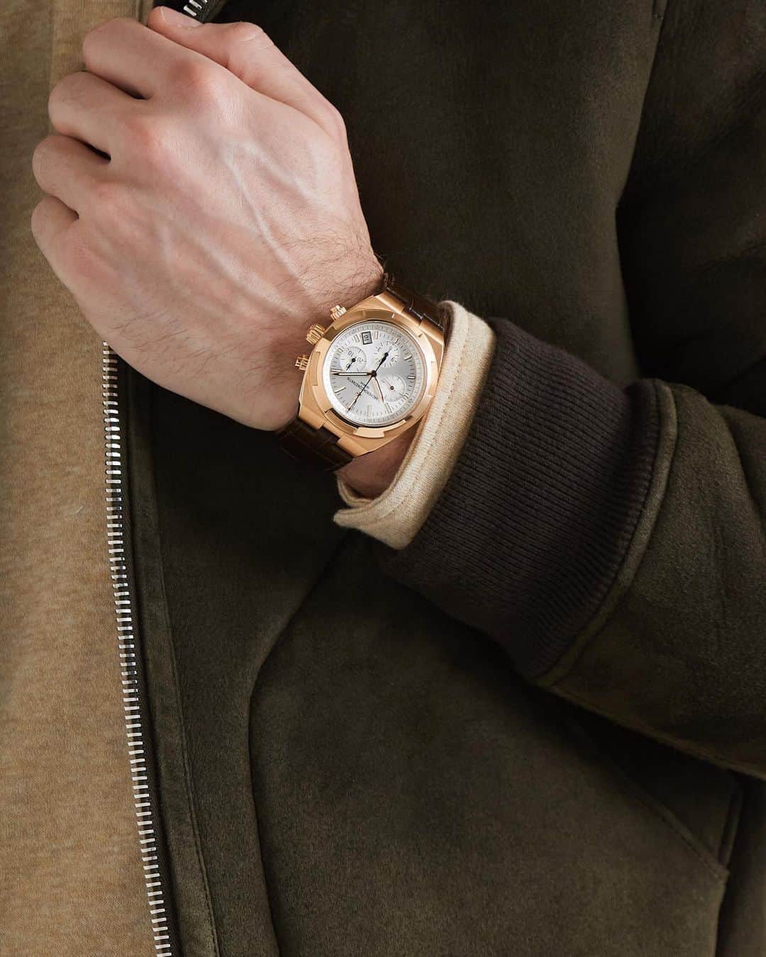 MR PORTERのインスタグラム：「You probably know the @vacheronconstantin Overseas as a stainless steel sports-luxe watch hailing, ultimately, from the 1970s - often described as one of the 'big three' alongside the Nautilus and Royal Oak. But swap brushed and polished steel for rose gold, exchange the full metal bracelet for leather (the current-gen Overseas introduced a quick-change strap system, by the way) and it takes on quite a different character. Three such models just landed at Mr Porter - we've picked out the chronograph but it's equally true of the Dual Time or Automatic versions; detached from that 'moment-in-time' of watch design, there's a maturity and a warmth to this configuration. Hit the link in our bio to shop the look.  Follow @mrporterwatches for the latest news, expert insights and luxury watches offered at MR PORTER.」
