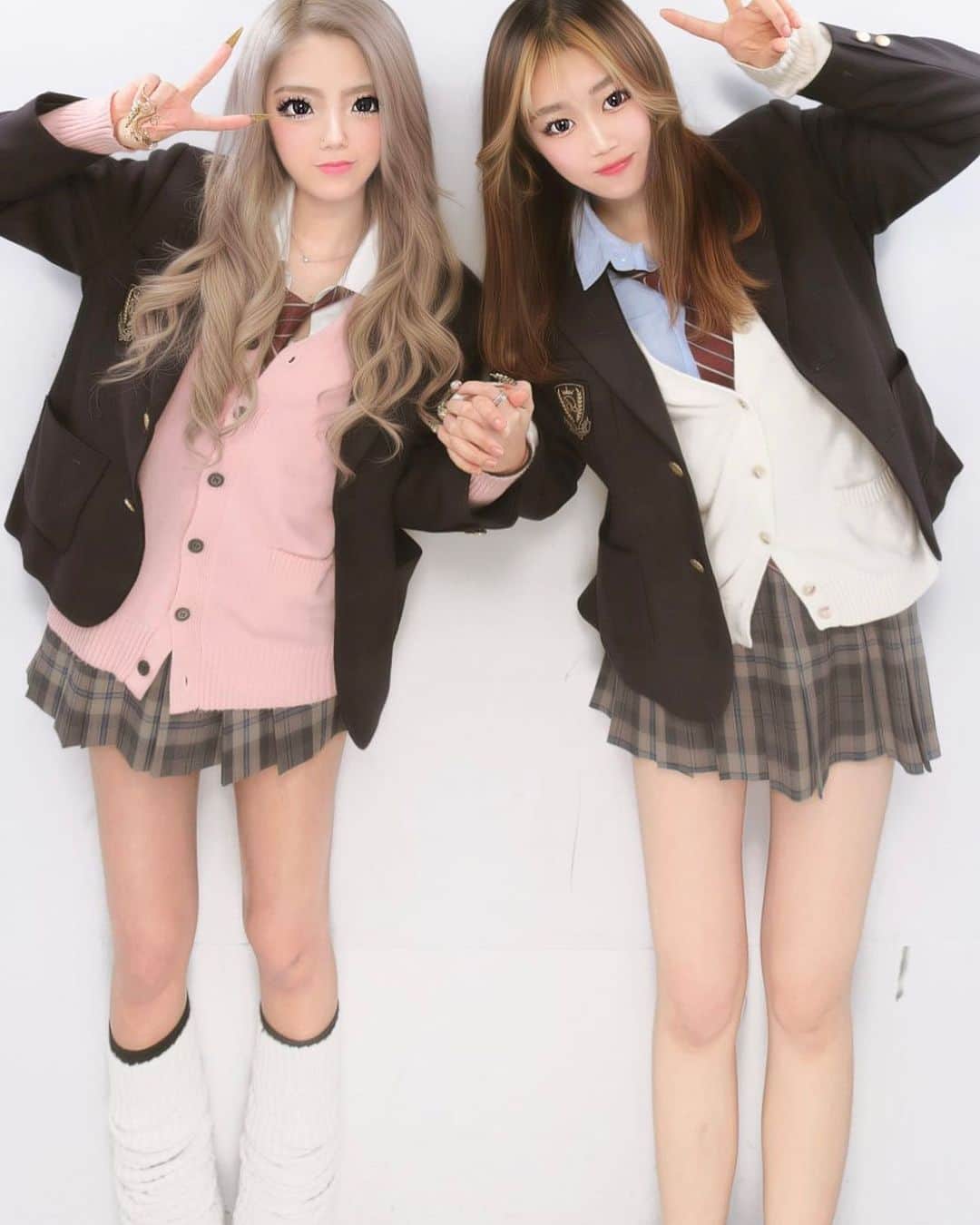 ちみれなのインスタグラム：「#制服がコスプレになるなんてやだすぎる #卒業するまで私服で着ることにした #jkブランド #シャネルよりハイブランド #これだけは言える #女子校の女は面白いぞ」