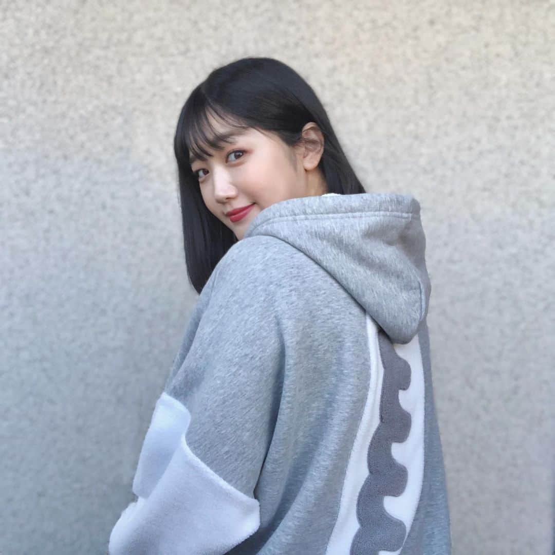 鈴木志歩のインスタグラム：「. 今年も引き続き、、、 2021 muta Racing 公式アンバサダー として活動させて頂く事になりました🤍 . 普段から愛用させて頂いている mutaさんのウェアをSNSなど通して 発信していきたいと思うのでよろしくお願いします⚓︎ . . @mutaracing_ambassador  @muta_racing  @muta__official  . #advics #mutamarine #muta  #mutaracing #fashion #ootd  #얼짱 #얼스타그램 #모델  #오오티디 #페션 #페션스타그램」