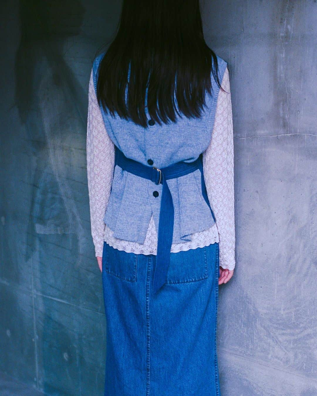 黒河内真衣子さんのインスタグラム写真 - (黒河内真衣子Instagram)「Embroidered Denim Top - blue  #mamekurogouchi  #21ps」2月6日 17時45分 - mamekurogouchi