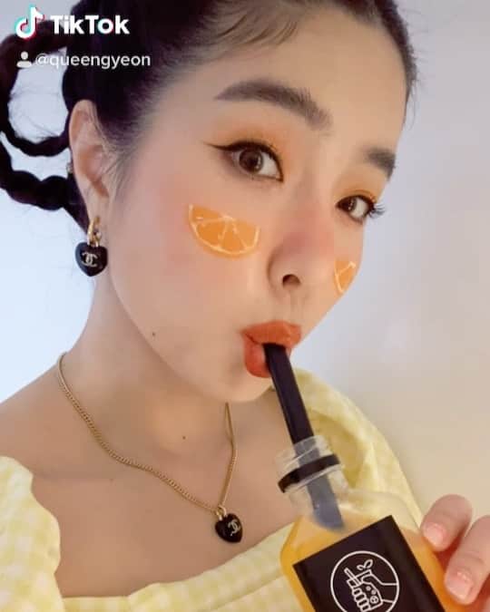 GYEON SEOのインスタグラム：「_* แจกความสดใสกับ @djung_juice  . . @yalemakeup_st  @ballnehair  @papers.official」