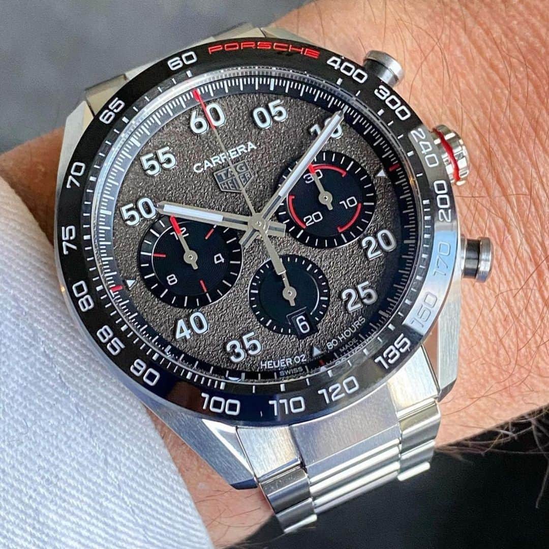 WATCHMANIAのインスタグラム：「@tagheuer and @porsche are the iconic names both loved by people who are into cars and watches. An alliance between these icons of design, quality, and innovation resulted in TAG Heuer Carrera Porsche Chronograph special edition. Details and pricing on watchmanias.com, link in bio.  @equationdutemps 📸」