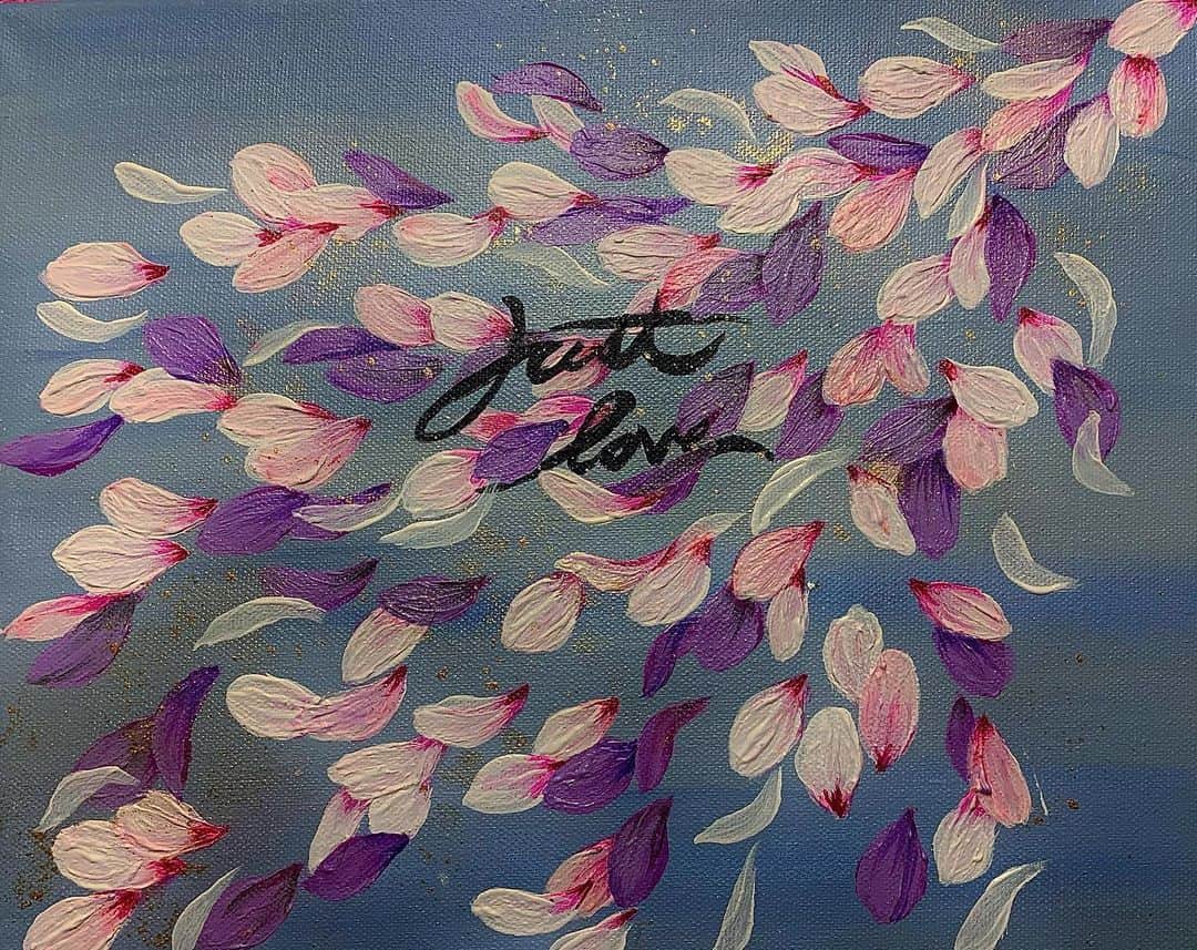 澤田友美さんのインスタグラム写真 - (澤田友美Instagram)「.  I drew the petals of cherry blossoms with crystal powder and acrylic paint. . . #painting  #cherryblossom 🌸🎨 #acrylicpainting  #crystal #petal  #canvas」2月6日 17時49分 - tomomi__sawada