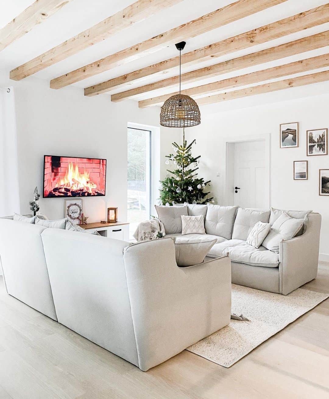 My Interiorのインスタグラム：「Weekend coziness in the happy home of @mieszkanie.marzen」