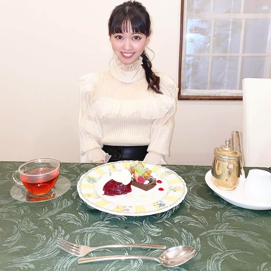 日達舞のインスタグラム：「. フリルたっぷりの御粧しブラウス🎗 素敵な時間だったから、 また明日からがんばろう」