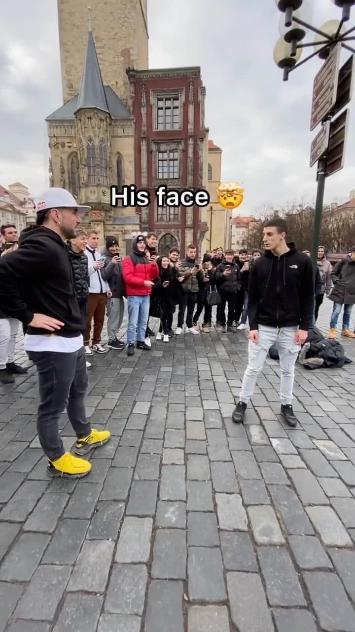ショーン・ガルニエのインスタグラム：「Part 1 : show him some support in comments 😭🤣 #Football #Funny #Urbanballer #SeanGarnier」