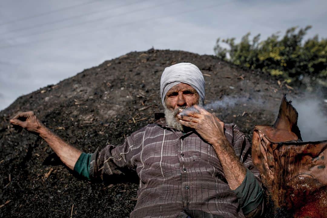 AFP通信さんのインスタグラム写真 - (AFP通信Instagram)「AFP Photo 📷 @mohmdbaba - Al-Hattab charcoal production facility, east of Gaza City -⁣ .⁣ Eight men work throughout the year, especially during winter and holiday periods when coal is in high demand.⁣ ⁣ While workers cut down various types of trees, the citrus tree is very useful and the most expensive but the Al-Hattab workers don't focus on only one type of wood and work also with Elkinia and Olivewood. After harvesting the trees, workers shape the wood into a pyramid that is buried beneath the sand.⁣ ⁣ The pyramid is set on fire, and it burns from the inside for several days. During this period, workers must control the burning by regularly moistening the pyramid with water.⁣ ⁣ When the fire has subsided, the sand is cleared, leaving the burned wood exposed for 6 days. The workers are then able to harvest and clean the raw charcoal.⁣ ⁣ The facility produces 80 to 90 tons of charcoal annually. At the end of the production process, customers can purchase bags of charcoal directly from the factory. One kilogram is sold for US$1.50 on-site and US$2.50 in the markets.」2月6日 18時20分 - afpphoto