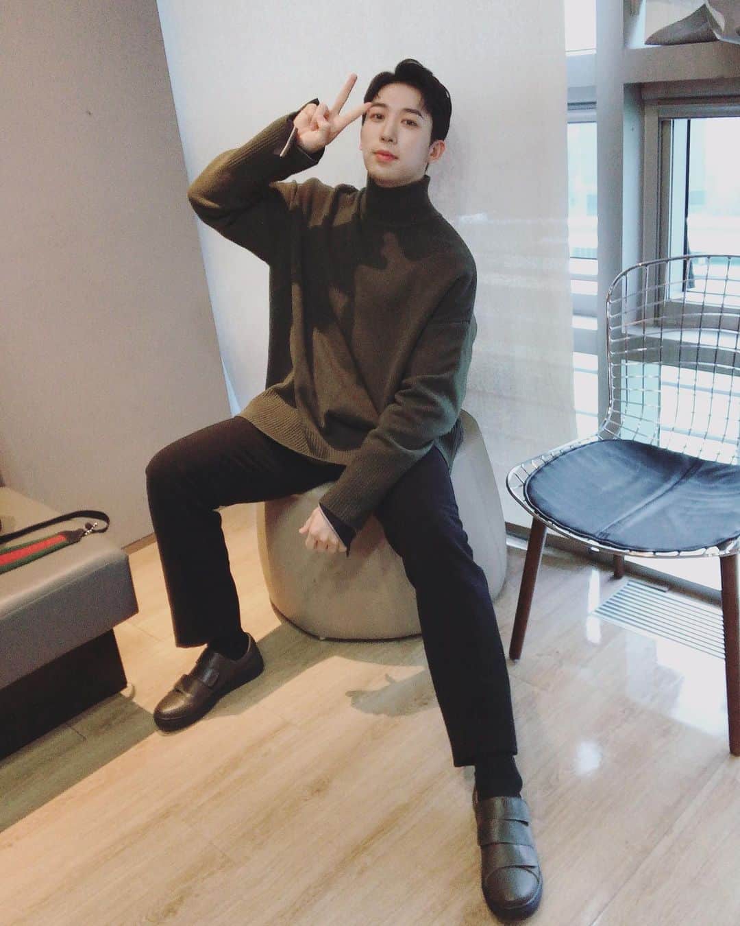フンのインスタグラム：「#kissme #ukiss #Iwish  키스미와 엠카뮤뱅음중 제작진  여러분 덕분에 한주동안 행복☺️ 감사합니다!!😌」