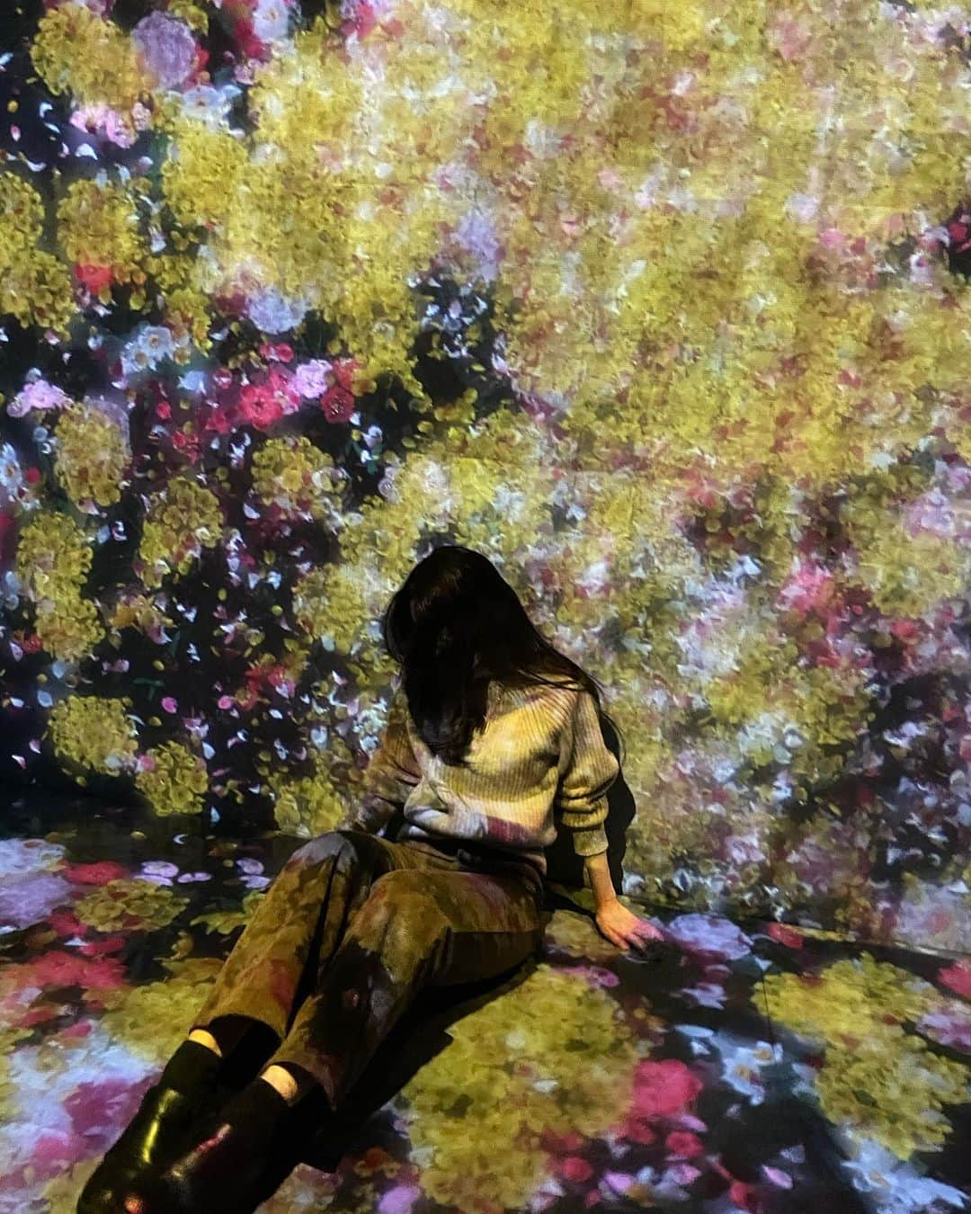 スルギさんのインスタグラム写真 - (スルギInstagram)「채연이가 찍어준 나😘 @teamlab_life」2月6日 18時13分 - hi_sseulgi