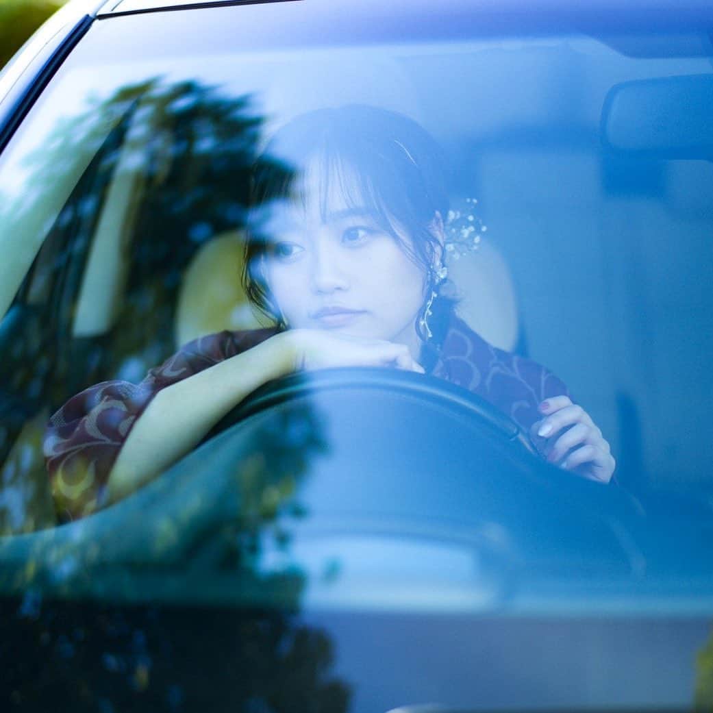 のインスタグラム：「. . まだかなーって。 . . . .  #ポートレート #キリトリセカイ ポートレート女子 #撮影モデル #被写体 #キリトリセカイ セカイ #カメラマンさんと繋がりたい #selfie #自拍 #tbt #follow #swag #扎心了 #followme #like #japan #ootd #photo #l4l #instagood #맞팔 #selfies  #fashion #tokyo #cow #tagsforlikes  #着物  #着物ヘア  #運転女子 #車好き女子」