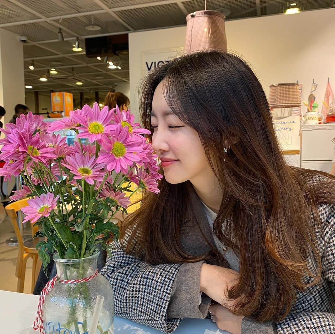 COCO さんのインスタグラム写真 - (COCO Instagram)「💗💗💗  💍 : @leseptieme_jewelry 🥯: @_victoria_bakery 🧥 : @grey_yang  #내돈내산 🌝」2月6日 18時23分 - rilaccoco