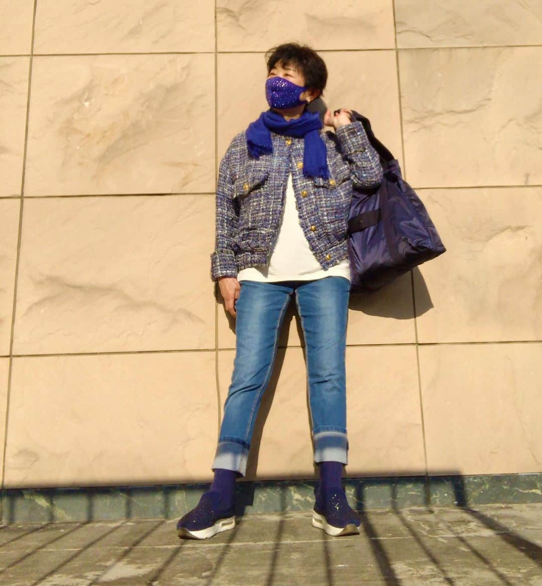 小川知子さんのインスタグラム写真 - (小川知子Instagram)「#小春日和 #小川知子  気持ちの良いお天気でずっと外を歩いていたいなー。  中はノースリーブですよ。  マスクがなければもっと気持ちが良いでしょね。」2月6日 18時24分 - tomoko_ogawa_